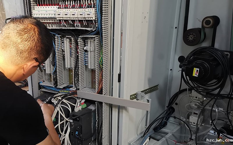 分切机大多采用电气控制系统 分切机大多采用电气控制系统