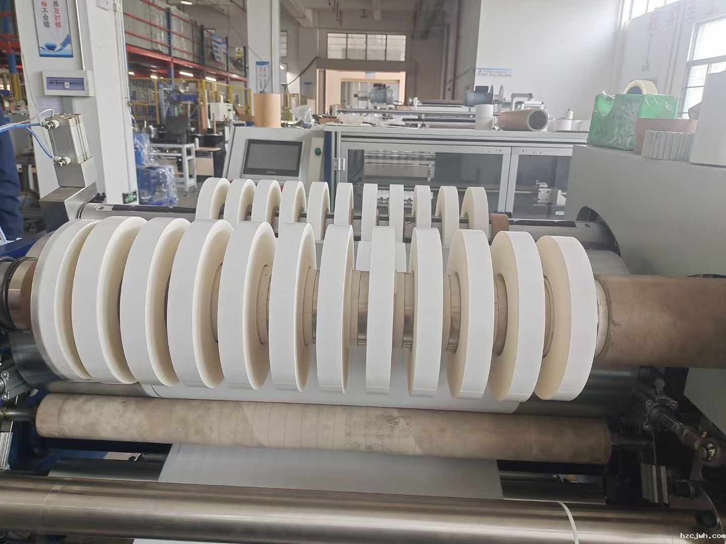 分切机的行业适配性:从包装到新能源的广泛用途