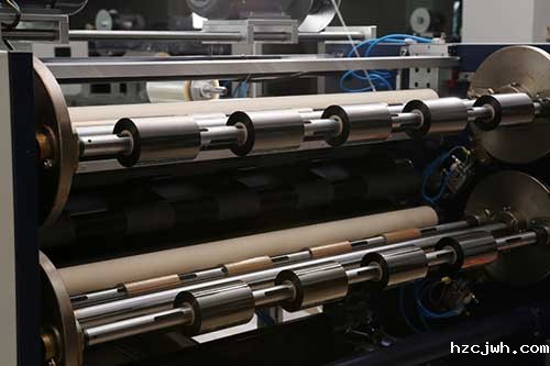 一种分切机放卷双浮动辊机构及其闭环控制方法与流程